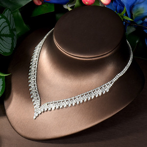 HIBRIDE Conjunto <span class=keywords><strong>de</strong></span> Joyería <span class=keywords><strong>de</strong></span> 4 Piezas con Borla Larga <span class=keywords><strong>de</strong></span> <span class=keywords><strong>Collar</strong></span> y Pendientes <span class=keywords><strong>de</strong></span> Circonita Cúbica para Mujer Accesorios <span class=keywords><strong>de</strong></span> Boda Nupcial Bijoux S-006 - Product Image 5