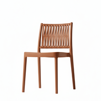 Chaises de salle à manger empilables en plastique durables à bas prix de Jietuo pour les hôtels, les cafés et les cuisines commerciales