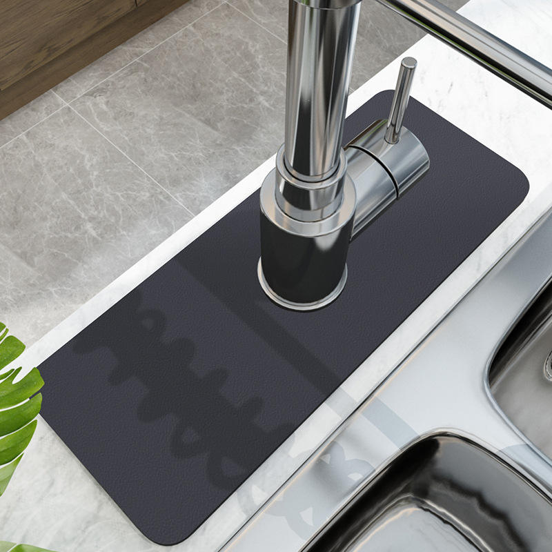 Tapis de robinet bleu marine uni