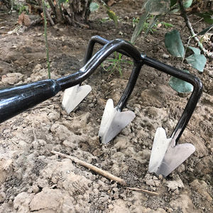 Outil de jardinage de haute qualité, <span class=keywords><strong>houe</strong></span> triangulaire à <span class=keywords><strong>deux</strong></span> <span class=keywords><strong>dents</strong></span> avec manche en bois - Product Image 3