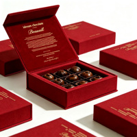 Maßgefertigte Luxus-Einladungsbox mit Prägung, Magnetverschluss, Goldfolien-Logo und Samtfutter für Hochzeiten