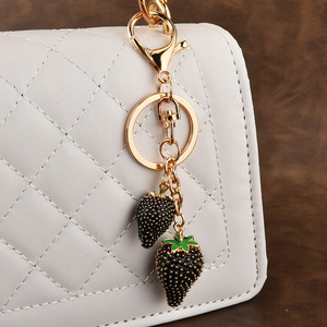 Lilangda mode femmes voiture mignon sac pendentif cadeau en gros petit fraise fruits alliage porte-clés - Product Image 4