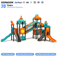 Prêt à être expédié, toboggan de jardin compact de haute qualité, fiable, de petite taille, résistant aux UV, sûr pour une utilisation à domicile dans la cour.