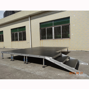 Plateforme de scène mobile en aluminium et bois pour l'extérieur, avec montage facile et surface antidérapante pour spectacles en plein air - Product Image 2