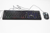 Harga Pabrik Keyboard dan Mouse Gaming Berkabel dengan Lampu Pelangi Sablon Sutra Kustom dan Mouse Optik 3D dengan Lampu