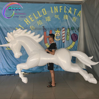 Costume de licorne gonflable créatif pour défilé et décoration d'événements