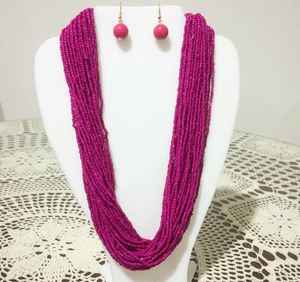 Collier en quartz multicouche fait main avec perles de verre bleues et noires, bijou statement vintage torsadé à multiples brins avec fermoir en métal - Product Image 5