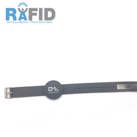 Gelang Rfid silikon frekuensi ganda Rfid antiair kustom untuk penggunaan kamar mandi dan taman air