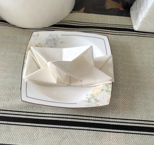 Serviettes en papier pour dîner pré-pliées, serviettes jetables en airlaid en forme d'étoile, origami, pour mariage, fête, banquet, vacances - Product Image 1