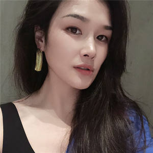 2025 nueva llegada Nueva joyería de moda 24K oro Real de alto grado curvo <span class=keywords><strong>sin</strong></span> hueso borla pendientes moda cadena de oro borla pendientes - Product Image 4