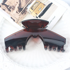 Pinza de Pelo de Plástico de 11.5cm con Diseño de Tiburón Grande para Mujeres, Ideal para Fiestas - Product Image 6