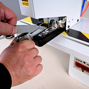 Pnömatik 2 cm Kalınlaştırılmış Tek Başlı Zımba Ağır Hizmet Tipi Kalınlaştırılmış Hızlı Zımba Hassas İğne Verimliliği Baskı - Product Image 5