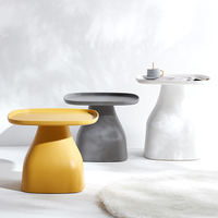 Table basse moderne et simple en plastique pour petits appartements, salon, chambre à coucher, table d'appoint de canapé, table de chevet d'angle, sans rangement, petite