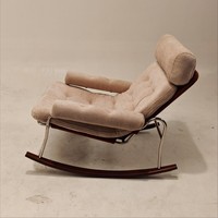 Fauteuil de loisirs Arch en cuir PU ciré avec structure en acier inoxydable et pieds en bois courbé