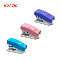 Mini Agrafeuse Manuelle en Plastique HUACHI avec Agrafes de Taille 24/6, Capacité de 24/6-40 Agrafes