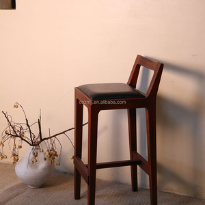 Chaise de bar de luxe en bois massif, tabouret de bar moderne, siège de bar hauteur comptoir, mobilier de restaurant, fournisseur en gros - Product Image 2