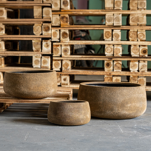 Pot en ciment durable de haute qualité, profil sculptural en forme de sablier pour un style végétal éco-chic - Product Image 2