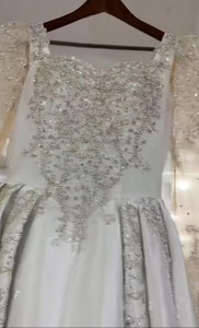 Robe de mariée de luxe 2026 à col illusion et manches longues, en satin et dentelle avec appliques perlées, style robe de bal – Grande vente en Afrique - Product Image 3