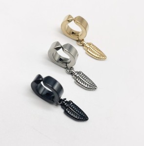 Boucles <span class=keywords><strong>d</strong></span>'oreilles coréennes en acier inoxydable feuilles boucles <span class=keywords><strong>d</strong></span>'oreilles clip sans piercing pour hommes - Product Image 2