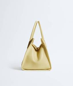 กระเป๋าโท้ท Bottega BV Barbara Tote แบบมีซิป ดีไซน์เรียบหรู ผลิตด้วยเทคนิค Intrecciato จากหนัง Nappa นุ่มยืดหยุ่น รุ่น Veneta - Product Image 4