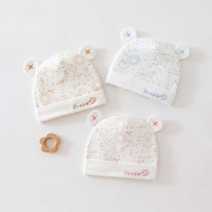 Gorro de Bebé con Orejas de Oso |   Gorro de punto con estampado de luna y estrellas y borde plegado |   Gorro para Bebé Recién Nacido - Product Image 1