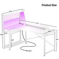 Bureau de jeu en bois à hauteur réglable avec prises électriques, panneau perforé, éclairage LED, support d'écran en L et étagères de rangement