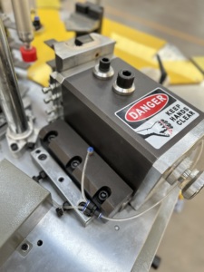 เครื่องเชื่อมมุมอัตโนมัติแบบโรตารี่ระดับพรีเมียมสำหรับการผลิตประตูและหน้าต่างอลูมิเนียม - Product Image 6