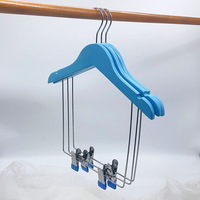 Cintres en bois personnalisés avec logo pour maillots de bain, costumes pour enfants, robes, pantalons et jupes, avec pinces