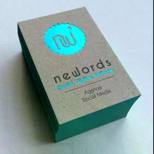 Tarjetas de Visita de Terciopelo Suave al Tacto, Papel Grueso de Primera Calidad, Papel Elegante con Relieve, Acabado UV Localizado y Cartón Repujado - Product Image 4