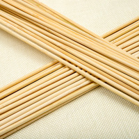 Lot de 4 bâtonnets à kebab biodégradables en bois, résistants à la chaleur, de 400 mm, avec manche en bois, pour fêtes en extérieur (vente en gros)