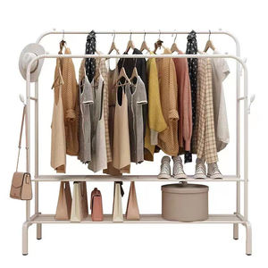 Vente en gros de sacs suspendus noirs sur pied en métal avec roulettes - Product Image 3