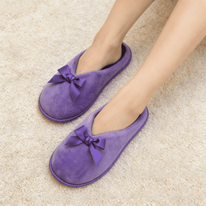 Pantuflas de Lujo Personalizadas OEM Súper Suaves de Felpa para Mujer, Certificadas por Fama, Elegantes, Planas para Interiores, con Forro Acolchado Cómodo, Tiempo de Entrega de 30 a 60 Días - Product Image 2