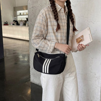 Nouveau Sac Décontracté en Nylon Polyvalent et Élégant ; Sac à Main Chic Style Dumpling Grande Capacité Tendance Urbaine Été 2026