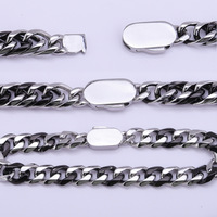 Chaîne cubaine en acier inoxydable avec logo gravé personnalisé avec grand fermoir à glissière pour bijoux, colliers et accessoires de bijoux.