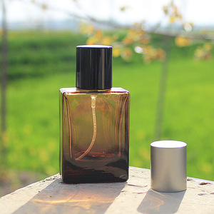 Botella <span class=keywords><strong>de</strong></span> Perfume Cuadrada <span class=keywords><strong>de</strong></span> Vidrio Degradado Marrón <span class=keywords><strong>de</strong></span> 30 ml con Logotipo Personalizado, Tapa <span class=keywords><strong>de</strong></span> Spray Negra Plateada para Fragancias, Envase <span class=keywords><strong>de</strong></span> Muestra Cosmética - Product Image 4