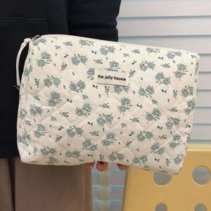 Wholesale Handmade Floral Cotton Zipper Quilted Bag Soft Cotton <b>Makeup</b> Brushes <b>Storage</b> Bag Floral <b>Makeup</b> Bag - Product Image 4