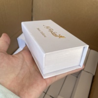 Boîte cadeau personnalisée blanche et noire de luxe en gros avec logo pour flacon d'huile d'oud arabe Attar