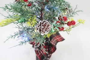 Vente en gros Mini sapin de Noël artificiel de 15.7 pouces Lumières LED Bassin inférieur en lin grossier en ciment solide - Product Image 4