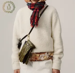 KD fabricante de prendas de punto OEM ODM Streetwear pesado caído hombro Boucle cuello redondo Alpaca Blend hombres suéter