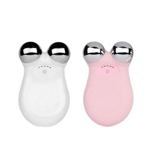 เครื่องนวดหน้าไมโครเคอร์เรนท์แบบพกพา ชาร์จผ่าน USB ช่วยยกกระชับผิวหน้า ลดเลือนริ้วรอย 3 มิติ กระชับผิว - Product Image 2