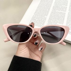Fantaisie Jour Nouvelle Arrivé<span class=keywords><strong>e</strong></span> Ins Vintage Cat Eye Lunettes De Soleil Carré Petit Cadre Marque Designer Rétro Nuances y2k lunettes De Soleil Avec Uv400 - Product Image 1