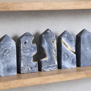 Vente en gros CrystalHola Corail bleu naturel en colonne carrée, tendance mode, cristal apaisant, décoration pour la maison, le bureau et la chambre - Product Image 2