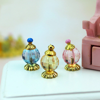 Maison de poupée Creative Simulation Parfum Miniatures Bouteille Mini Parfum Jouets Résine Artisanat Maquillage Table Décor Jugueteria