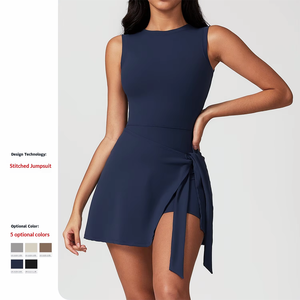 Robe de sport moulante anti-exposition deux pièces unie avec bretelles amincissantes, décontractée, respirante, pour fitness, yoga et tennis, avec jupe intégrée brossée quatre directions - Product Image 3
