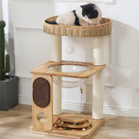 Arbre à chat multifonctionnel moderne en bois massif à 4 niveaux de 135 cm avec panier tressé et nid pour chat inspiré d'une capsule spatiale