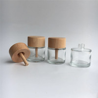 Bouteille diffuseur en verre de 50ml d'arôme de parfum d'huile essentielle avec le bâton et le chapeau en bois