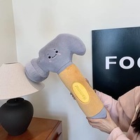 Peluche Super Douce et Mignonne en Forme de Marteau et Clé à Molette 3D, Poupée Rembourrée avec Visage Souriant et Étiquette Jaune