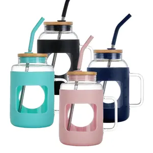 Gelas Tumbler cangkir kaca 32oz kustom terlaris baru dengan sedotan dan tutup jus silikon lengan mug botol air kaleng Soda