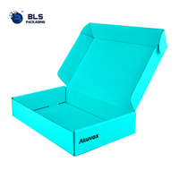Recycelbare Premium-Kleidungs- und Schuhkartons aus Wellpappe, individuell bedruckt, faltbar, rosa.