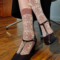 Chaussettes mi-mollet en laine premium 50% - Anti-bactériennes, respirantes, motif flocon de neige nordique classique, chaussettes habillées polyvalentes pour femmes